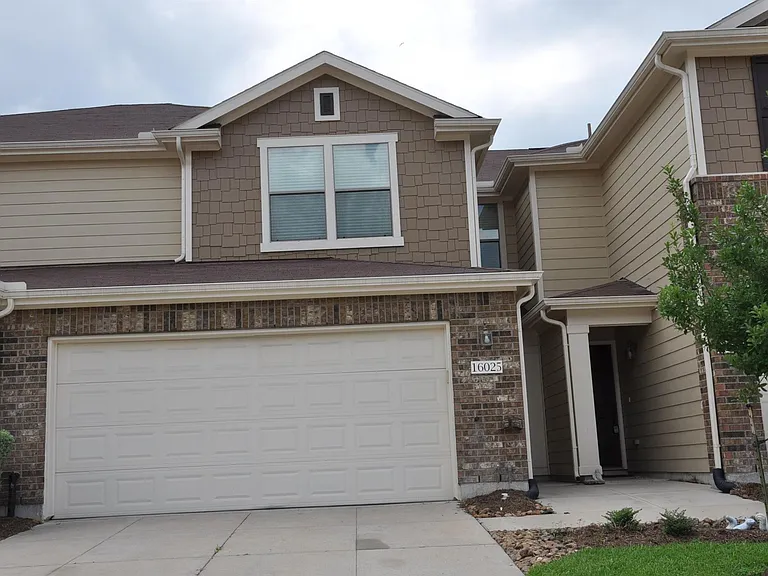 16025 Summerville Lake Dr — Photo 4