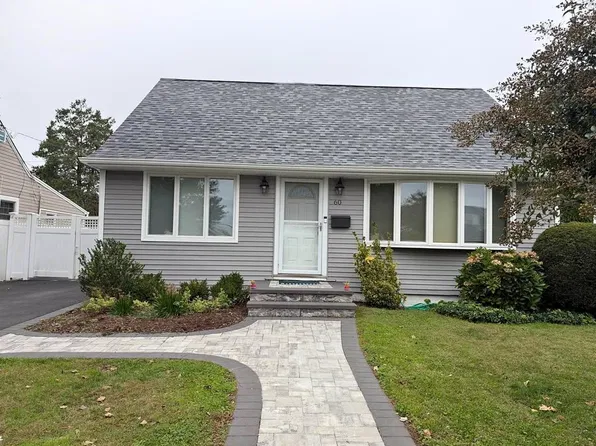 60 Vincent Rd, Hicksville, NY 11801