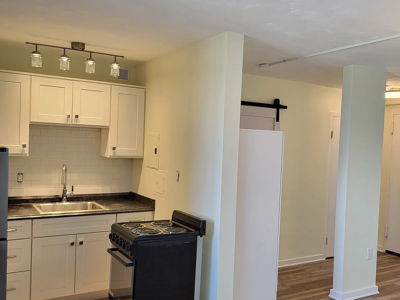 Studio, 370 sqft, $950 — Photo 3