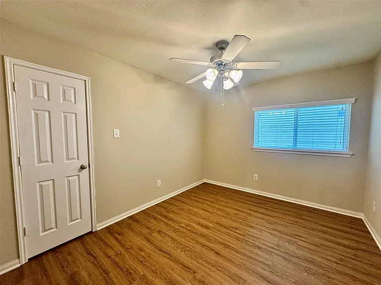 2303 Corry Crest Cir — Photo 16