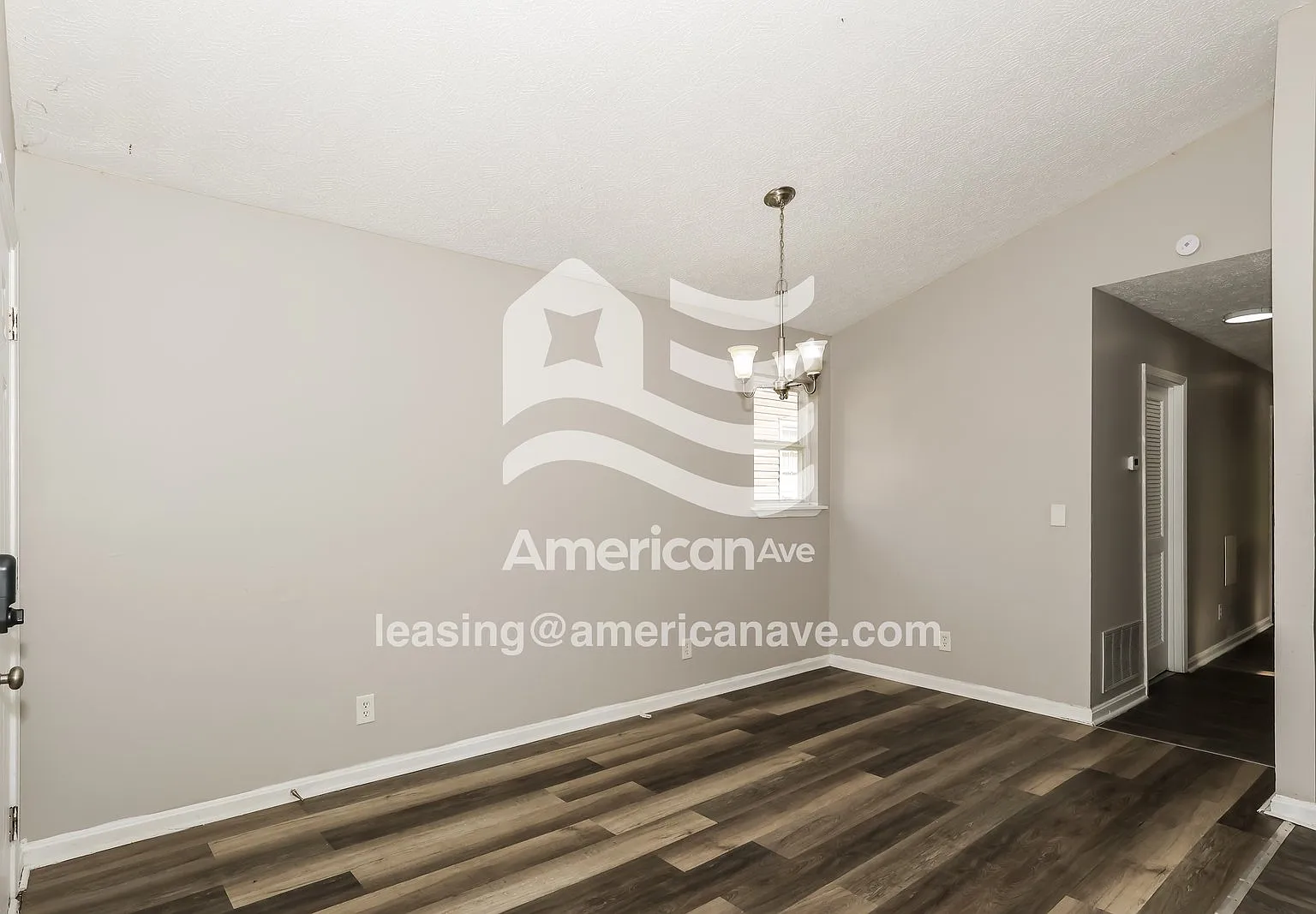 3 bed, 1.5 bath, 1025 sqft, $1,119 — Photo 3
