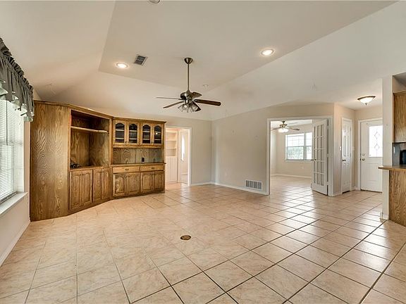 5th image of 1111 Hampshire Dr
