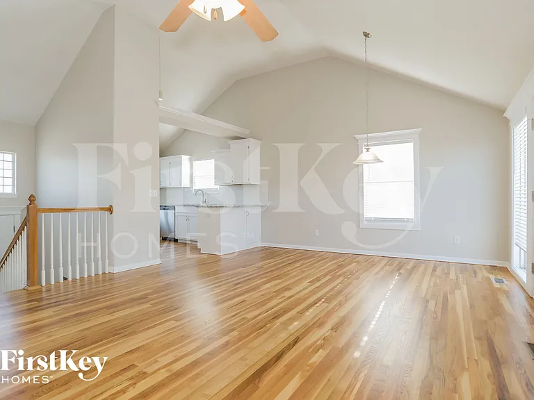 728 Corrington Dr — Photo 4