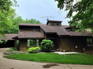 3879 Harbor Ave, Newton, IA 50208