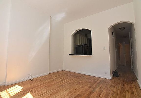 3rd image of 305 W 111th St #1