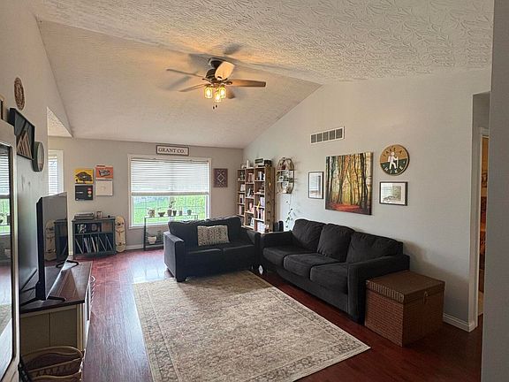 3rd image of 30 Eagle Creek Dr