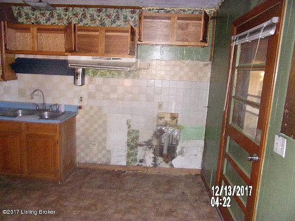 4th image of 9826 West Ave