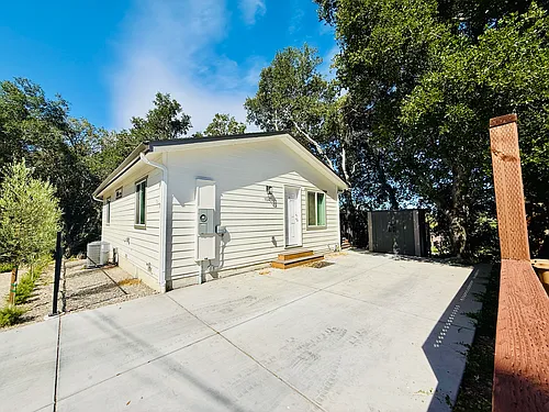 1045 East Ave Photo 1