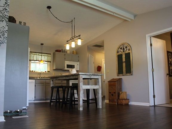 2nd image of 402 W Tanner St