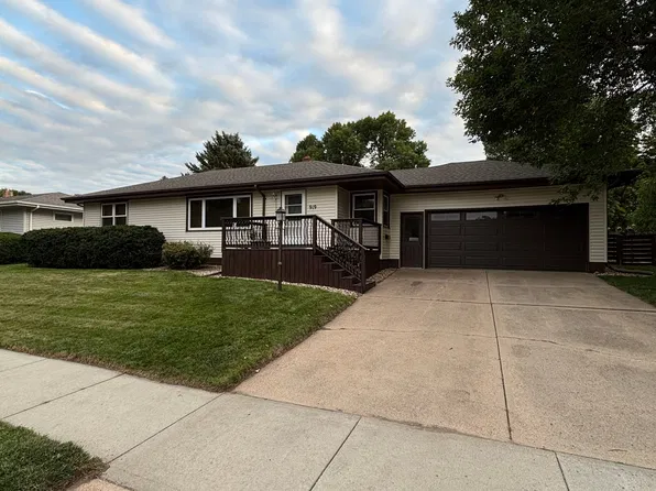 919 W Ash Ave, Mitchell, SD 57301