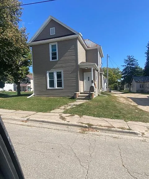 255 N 3rd St — Photo 1