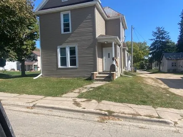 255 N 3rd St, Platteville, WI 53818
