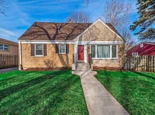 6 Elm St, Glenview, IL 60025