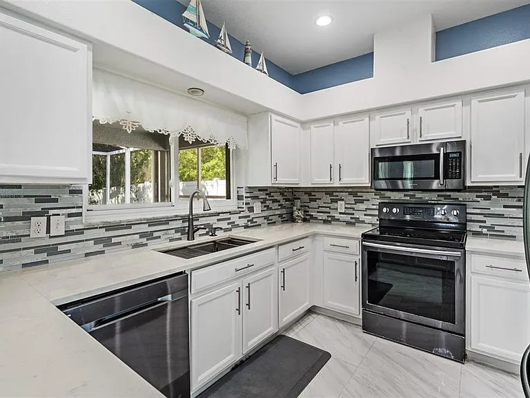 380 Rosalind Ln — Photo 7