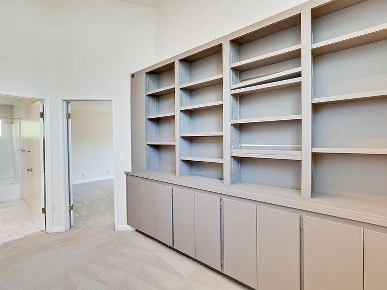 803 Runningwood Cir — Photo 35