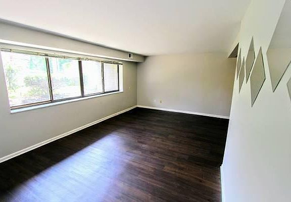 3rd image of 406 E End Ave APT 1