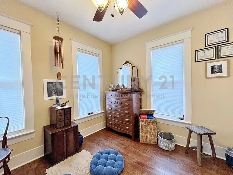 828 W 8th St — Photo 20