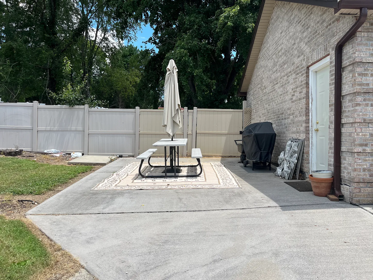 714 Winston Dr — Photo 4
