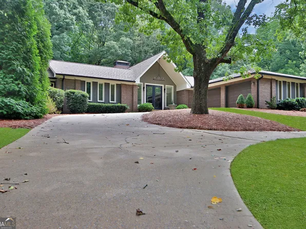 6193 White Oak Dr, Flowery Branch, GA 30542