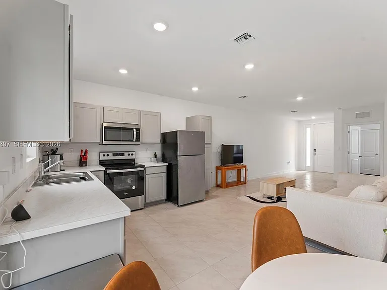 336 NW 8th Ct — Photo 9