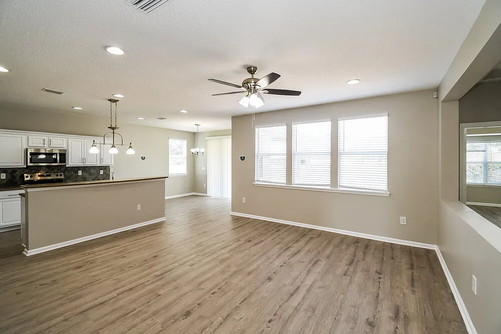 3 bed, 2.0 bath, 1668 sqft, $1,995 — Photo 3