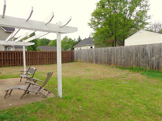 2nd image of 675 Lenore Dr