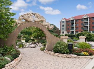 1 Riverplace Dr APT 320, La Crosse, WI 54601