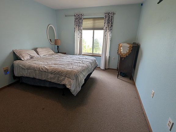 2nd image of 1012 W Winder Ln