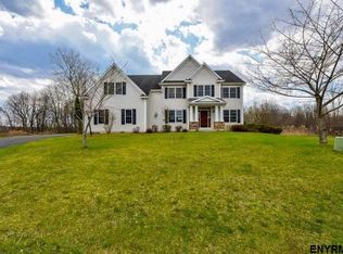 17 Ridgefield Way, Watervliet, NY 12189