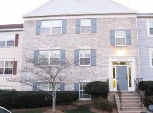 12113 Chaucer Ln, Lake Ridge, VA 22192