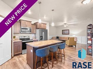 107 E Countryside Ave, Lennox, SD 57039