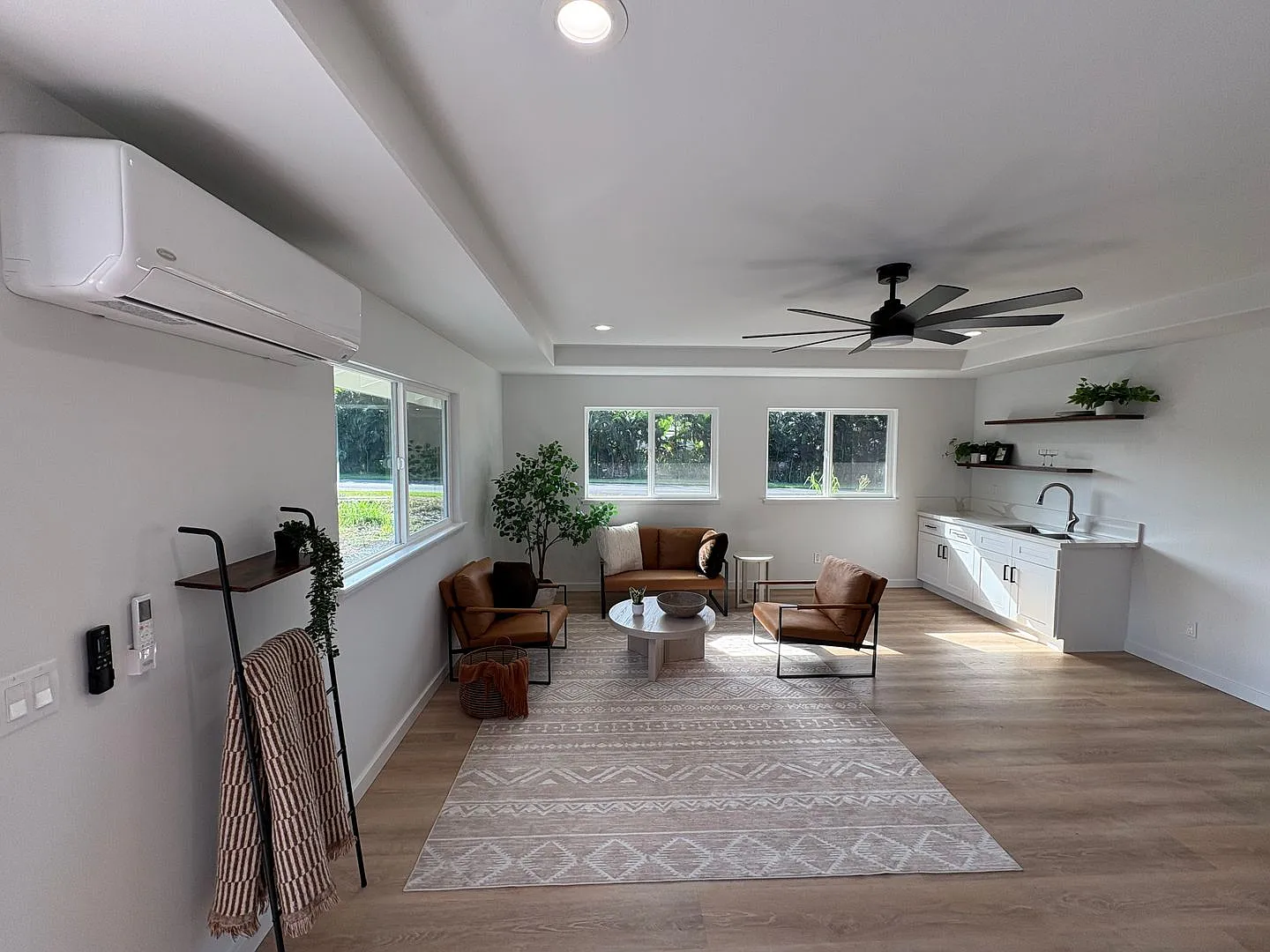 Beautiful 4 Bedroom, 3 Bath New Home in Keaau — Photo 3