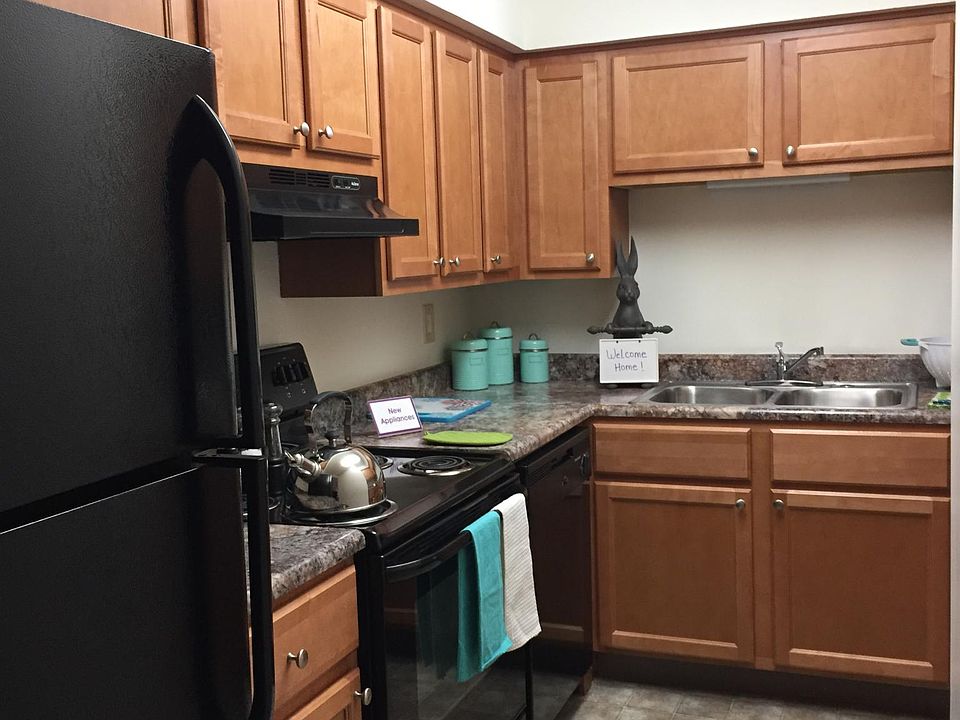 Renovated Kitchen, appliances provided!