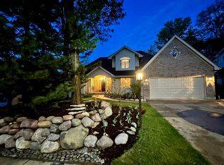 173 Forest Ave, Fox Lake, IL 60020