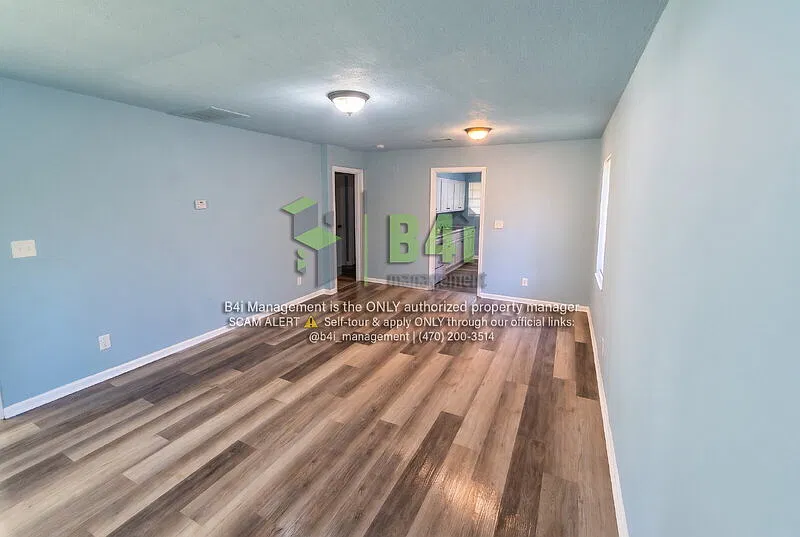 3 bed, 1.0 bath, 1020 sqft, $1,150 — Photo 2
