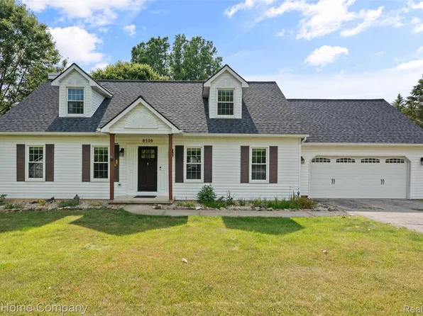 8320 Constitution Blvd, Pinckney, MI 48169