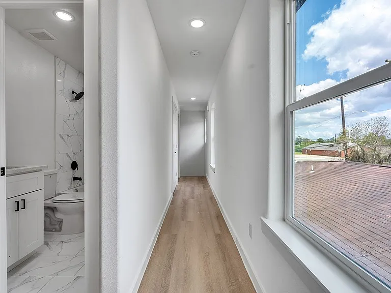 1052 N Lane St — Photo 17
