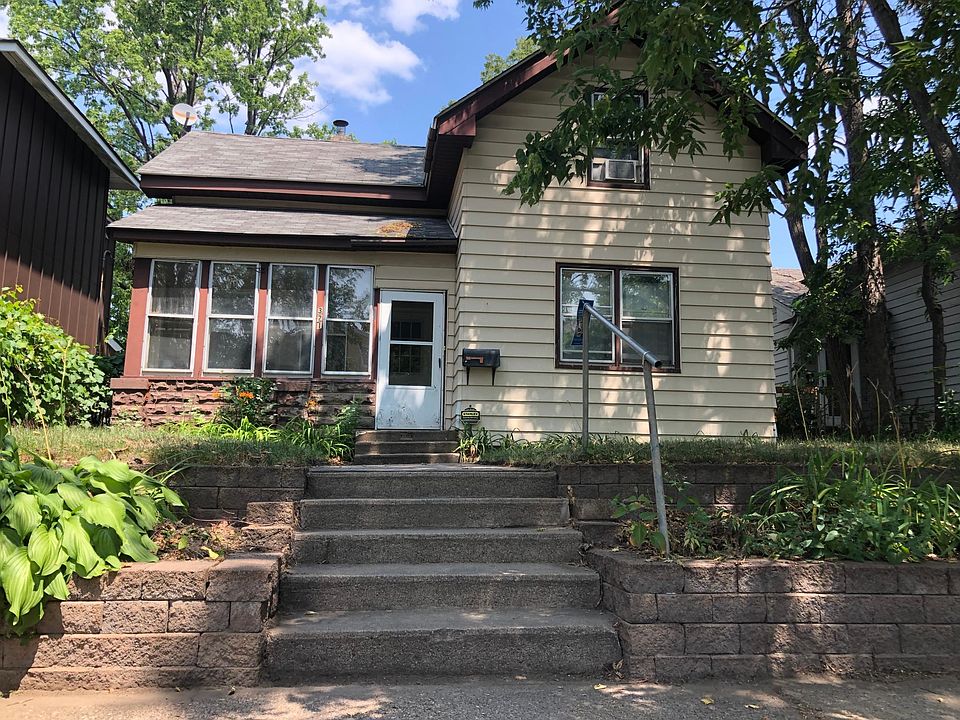1st image of 321 9th St SE