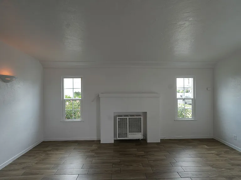 8019 8049 1/2 Alameda St — Photo 11