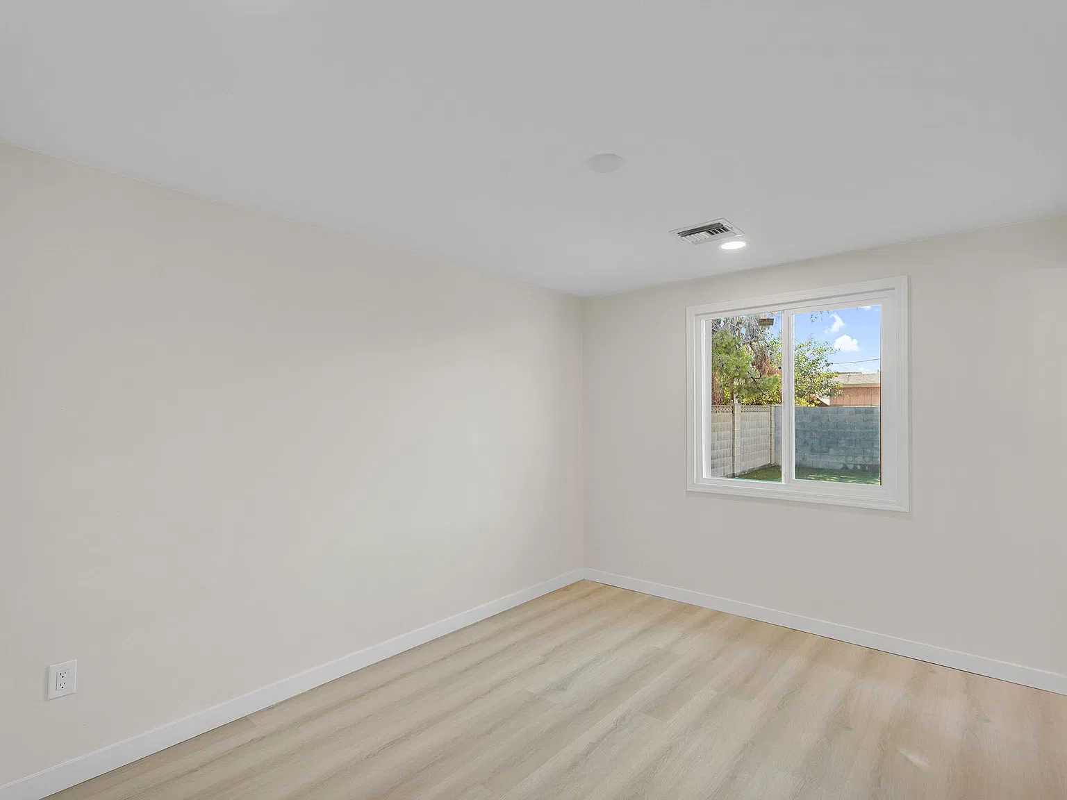 4 bed, 1750 sqft, $3,000 — Photo 1