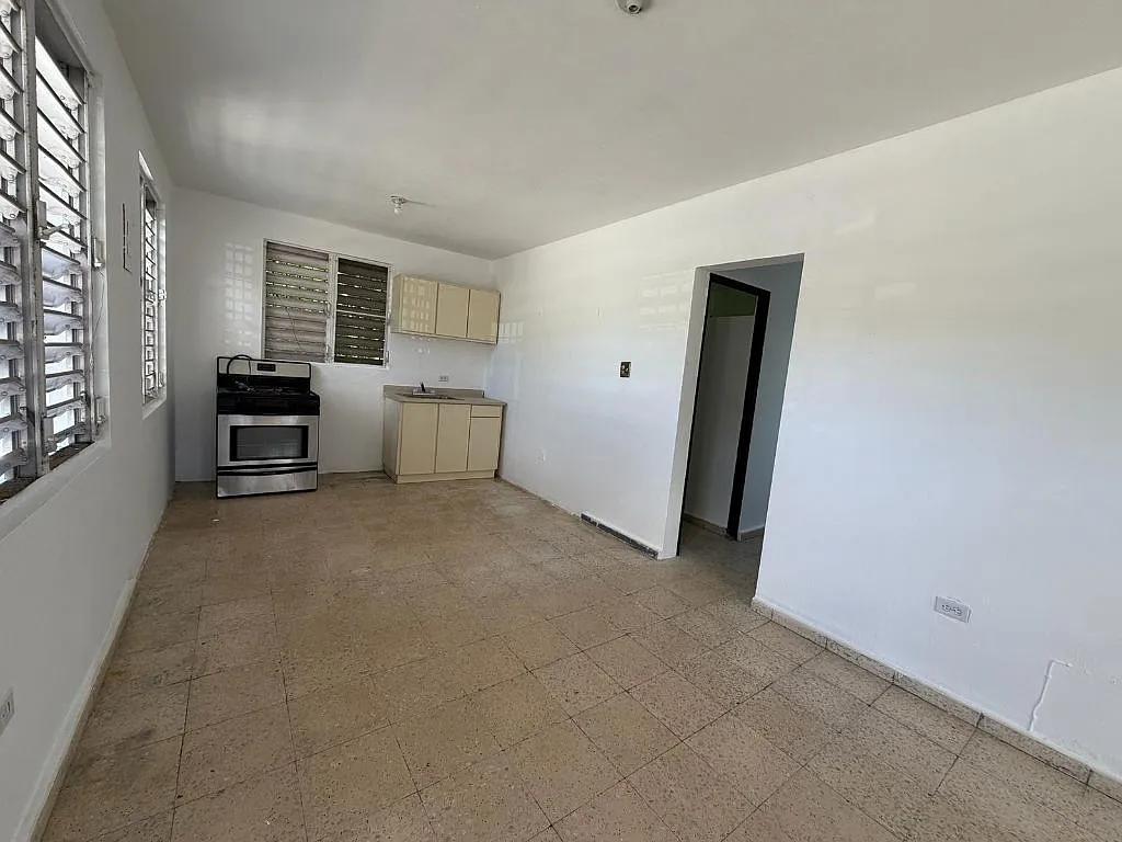 2 bed, 1.0 bath, 700 sqft, $750 — Photo 3