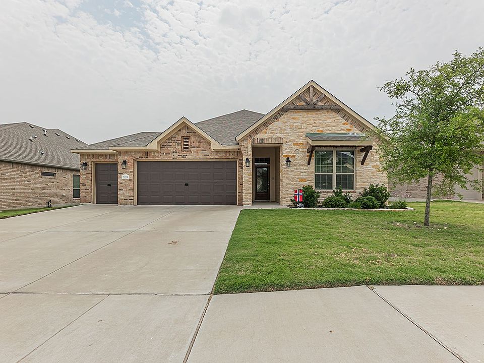 1st image of 3212 Trinity Dr