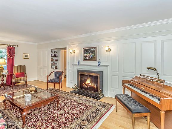 3rd image of 570 Hunt Ln