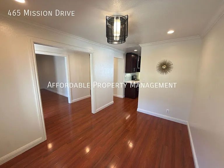 465 Mission Dr — Photo 4