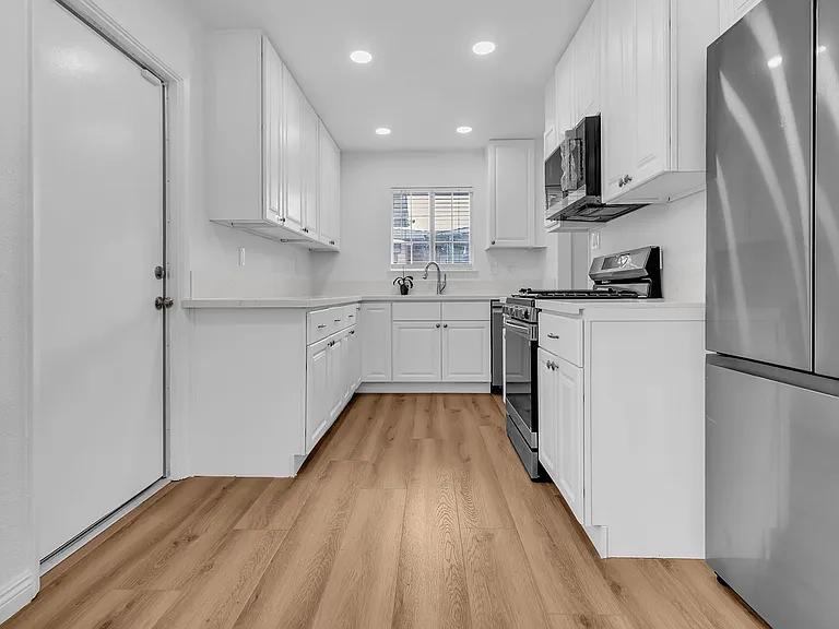 2502 S Olive St — Photo 8
