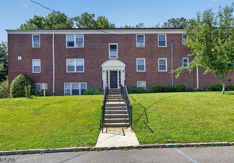 390 Morris Ave #35 — Photo 22