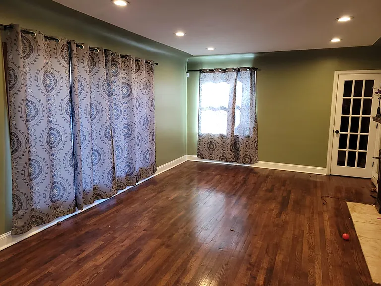 30003 W Ten Mile Rd — Photo 5