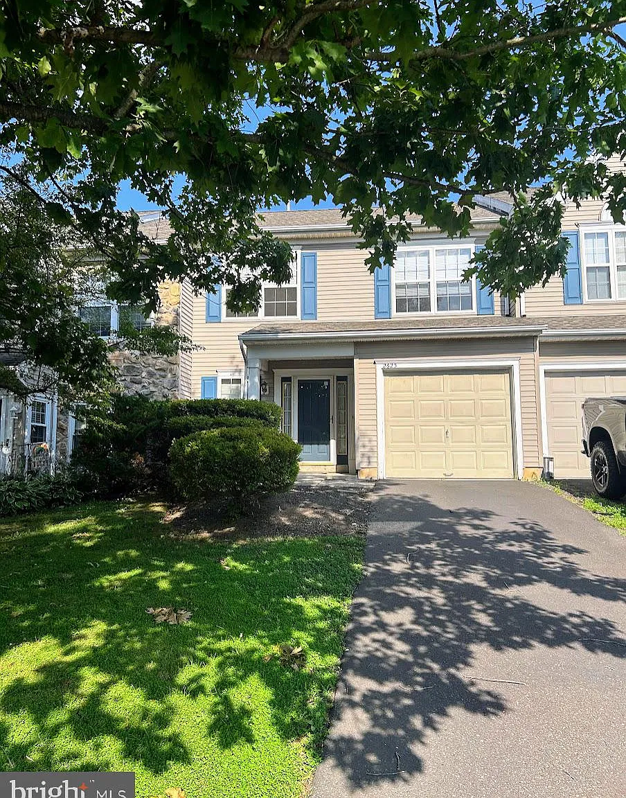 3 bed, 2.5 bath, 1676 sqft, $2,750 — Photo 1