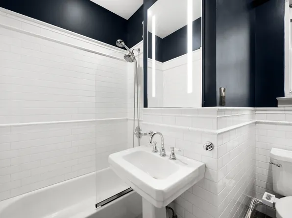 160 Cabrini Boulevard image 5 of 11