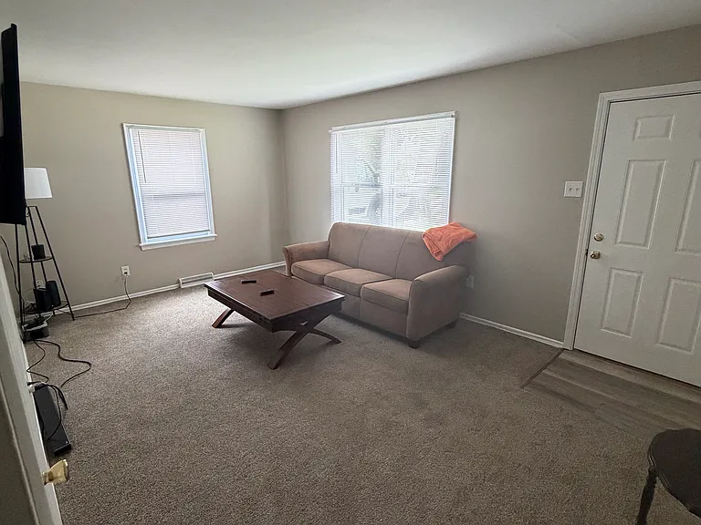 205 N Benton St — Photo 3